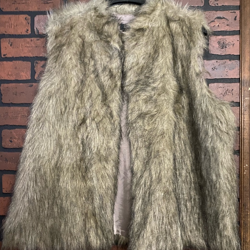 Faux fur women’s vest